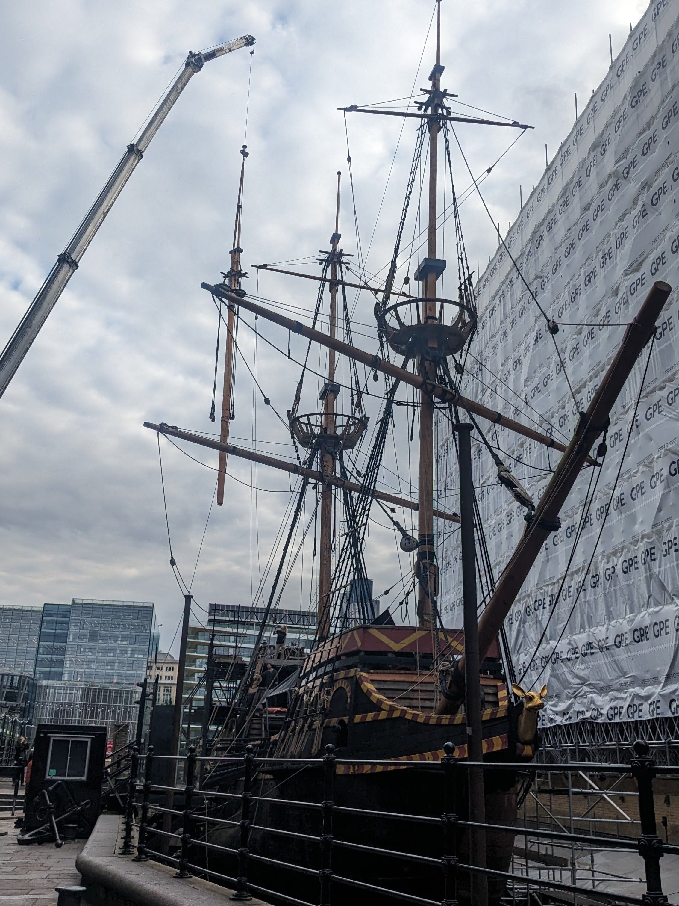 LAST OF THE MASTS SAILS SAFELY ONTO THE GOLDEN HINDE